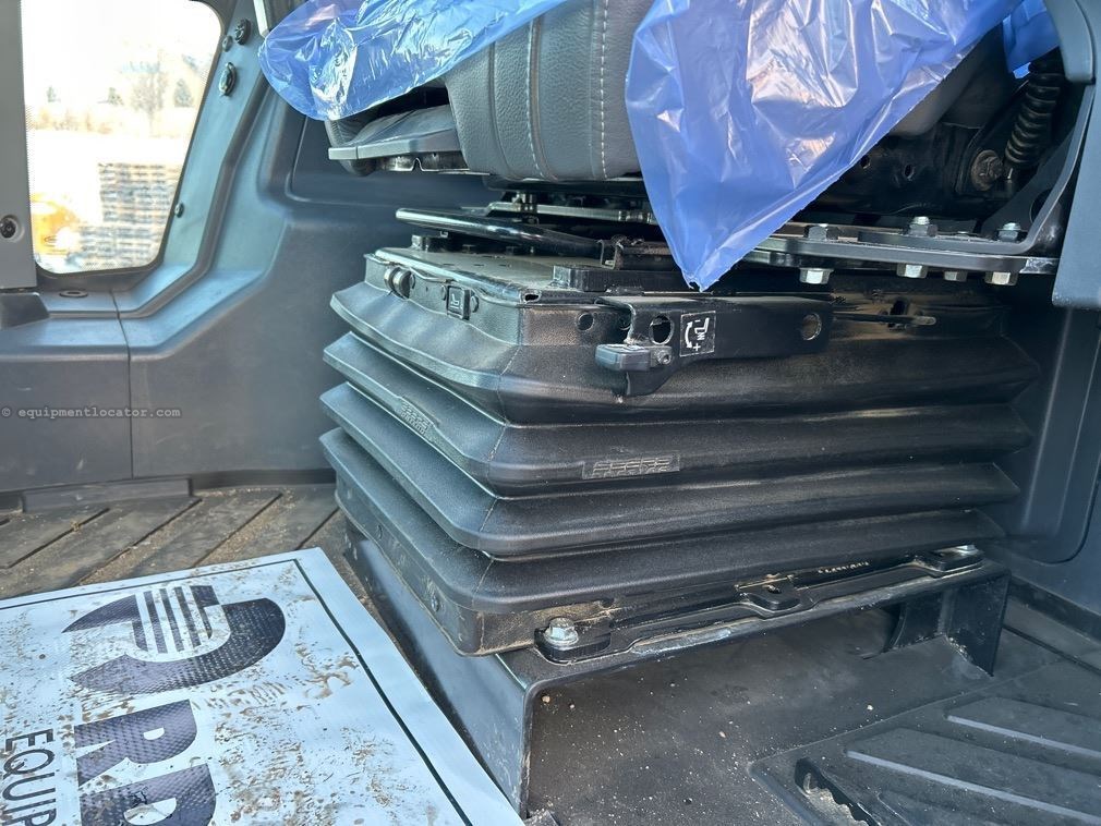 2023 John Deere 744P Image 41