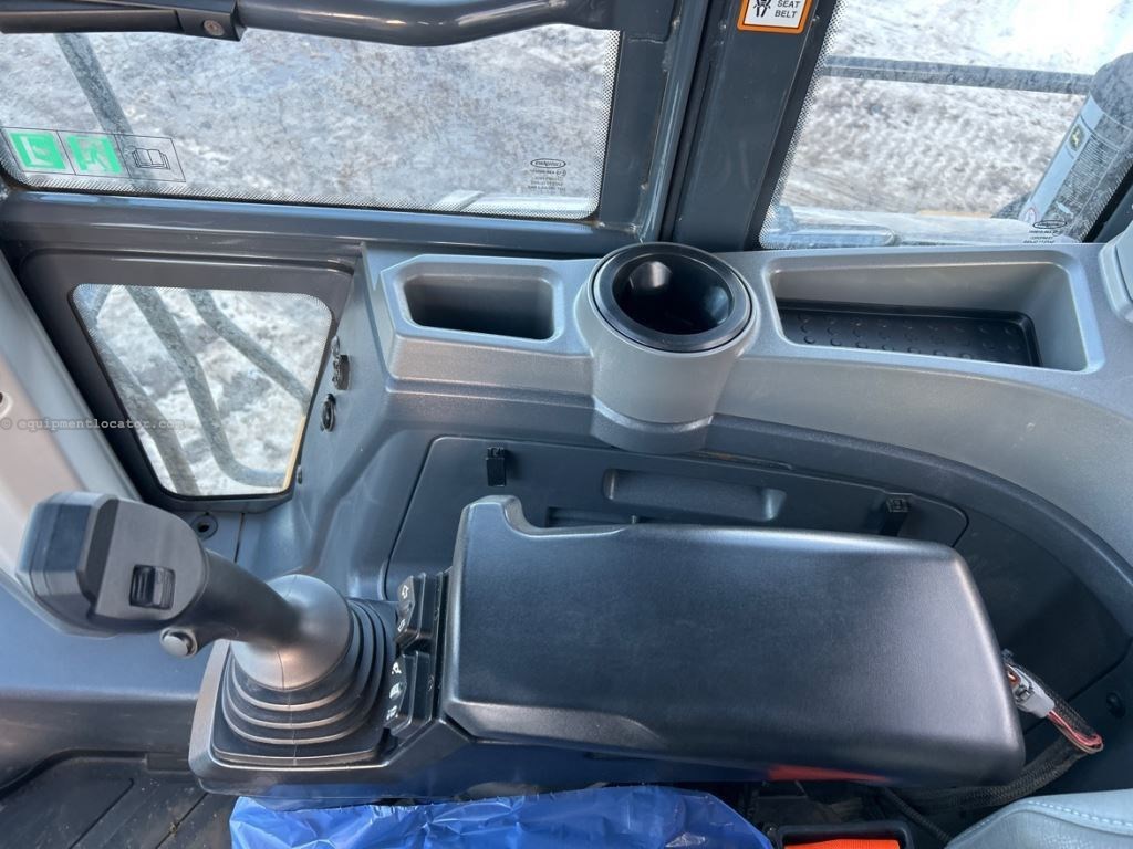 2023 John Deere 744P Image 42