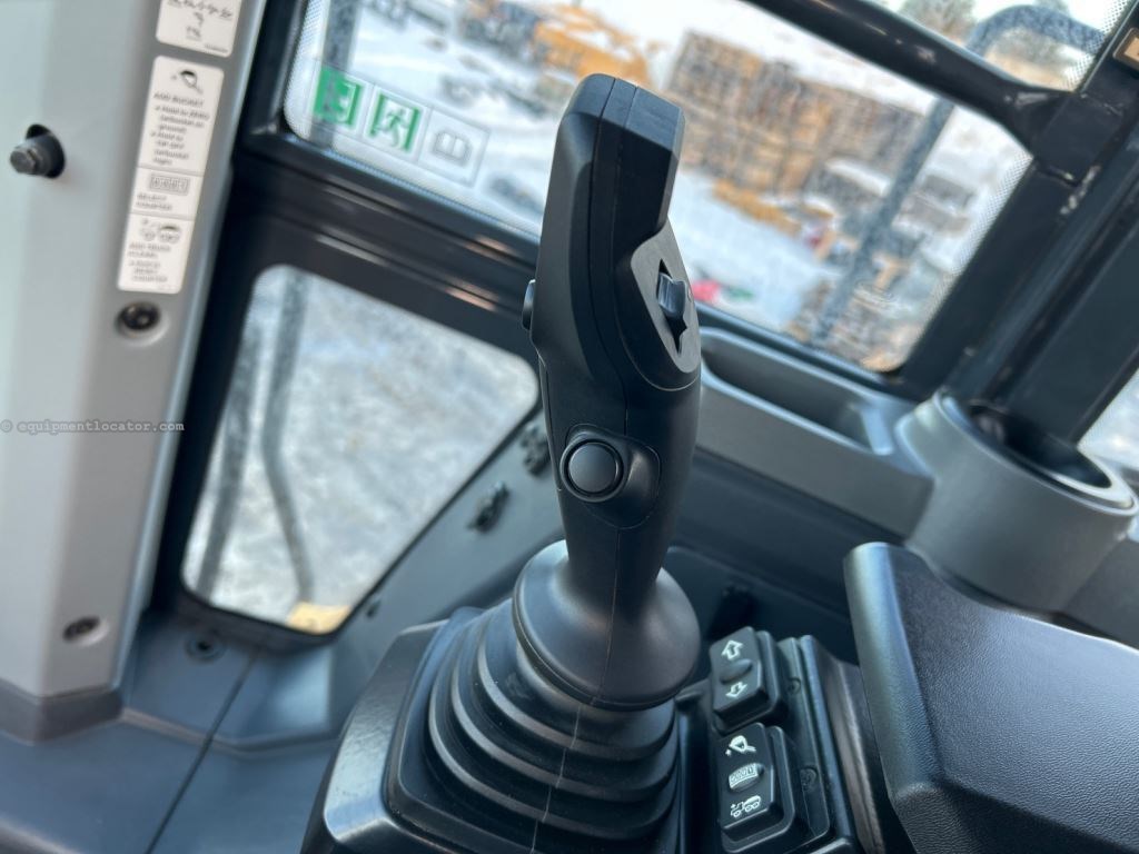 2023 John Deere 744P Image 43