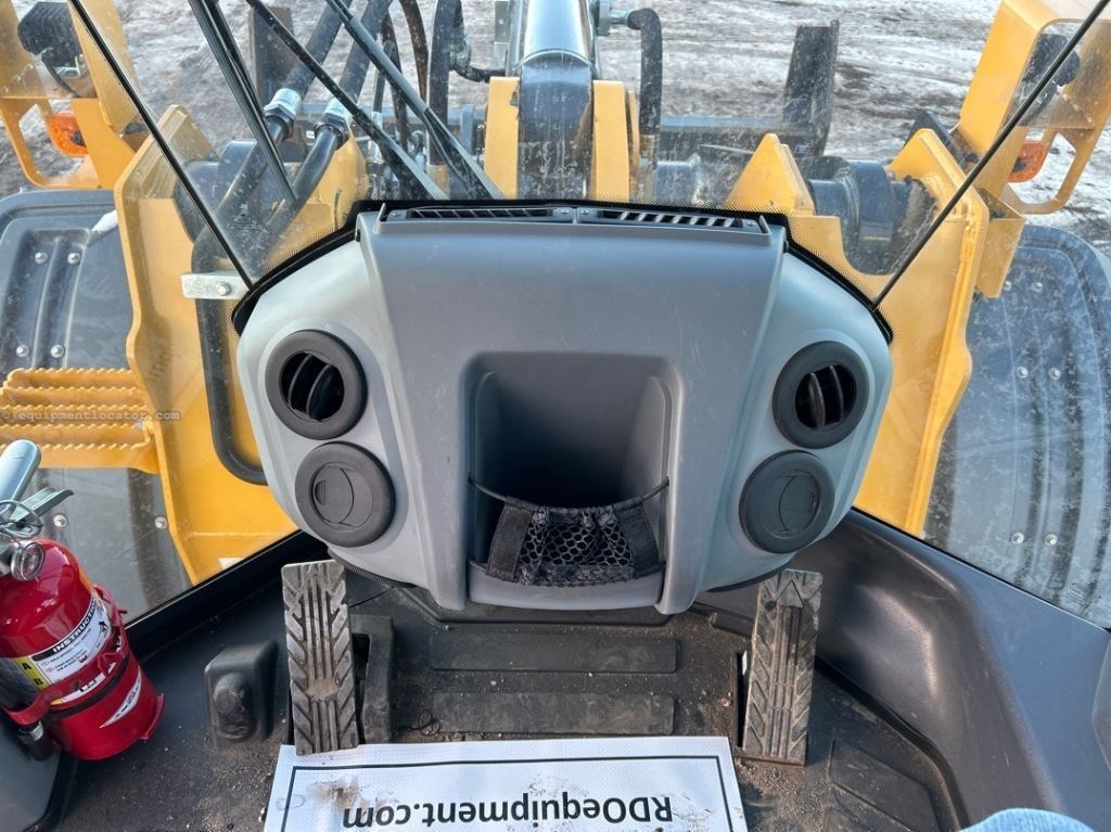 2023 John Deere 744P Image 44