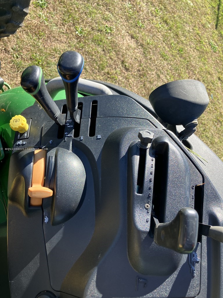 2009 John Deere 5085M Image 16