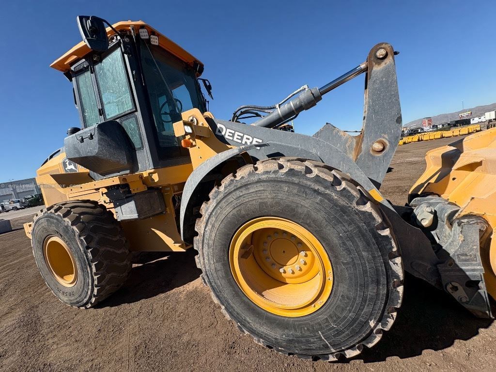 2023 John Deere 544P Image 5