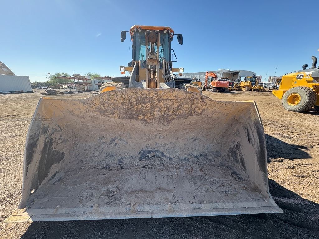 2023 John Deere 544P Image 6