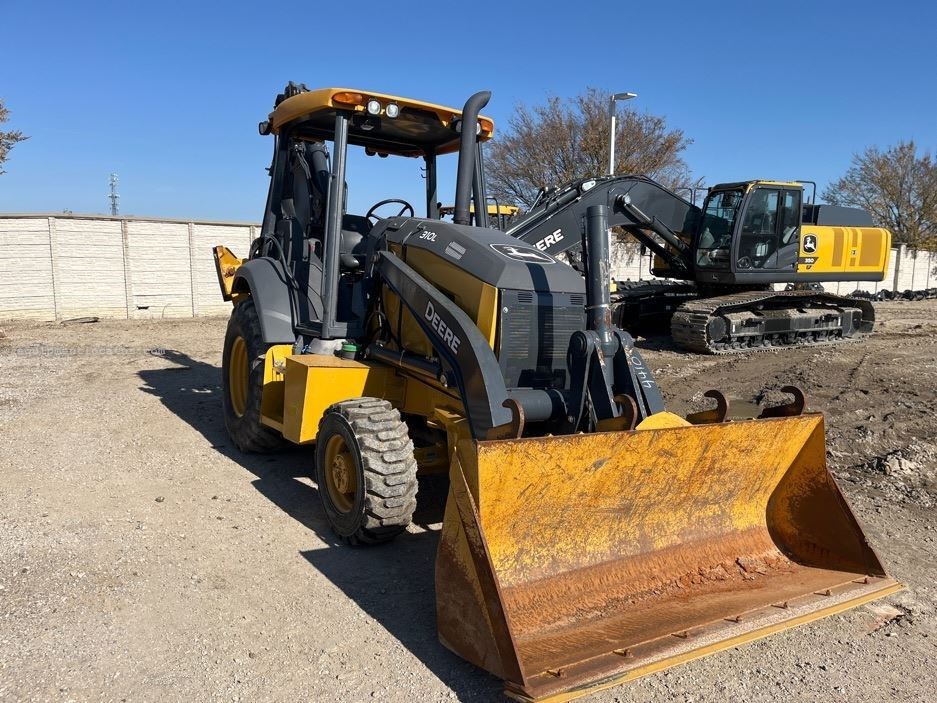 2023 John Deere 310L Image 7