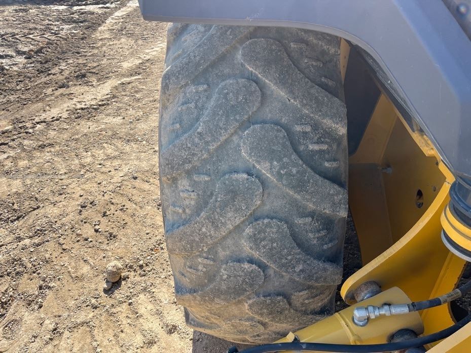 2023 John Deere 310L Image 35