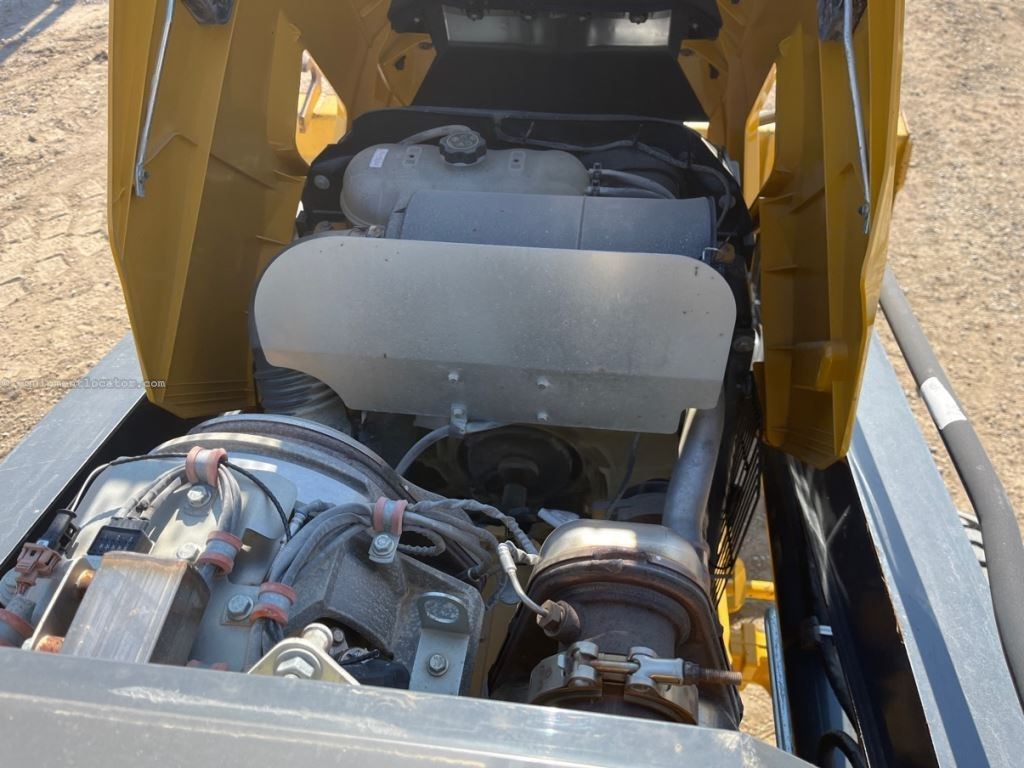 2023 John Deere 310L Image 21
