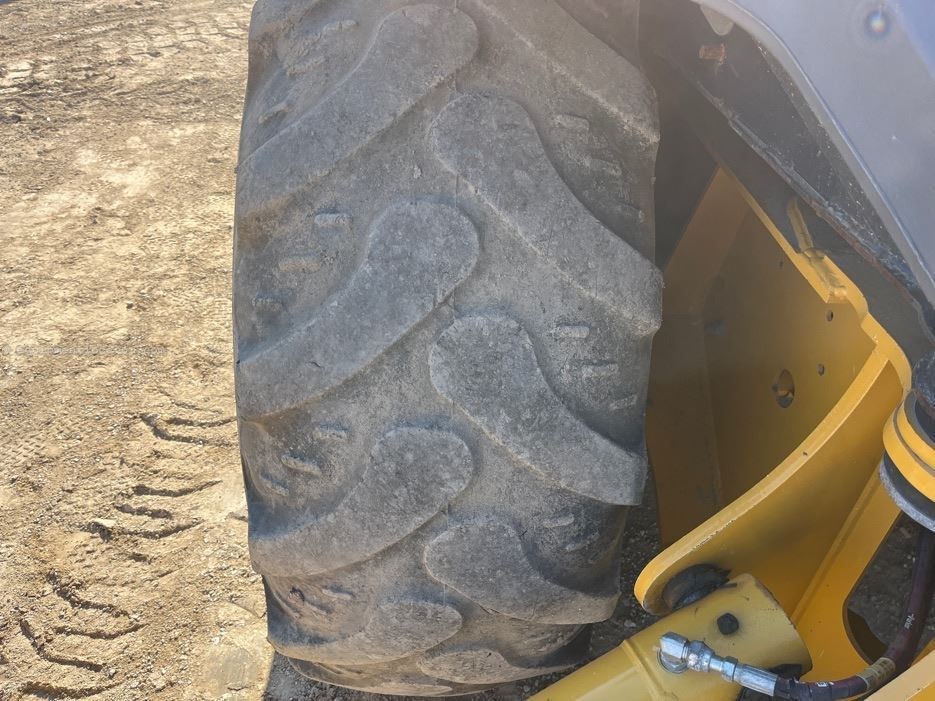 2023 John Deere 310L Image 33