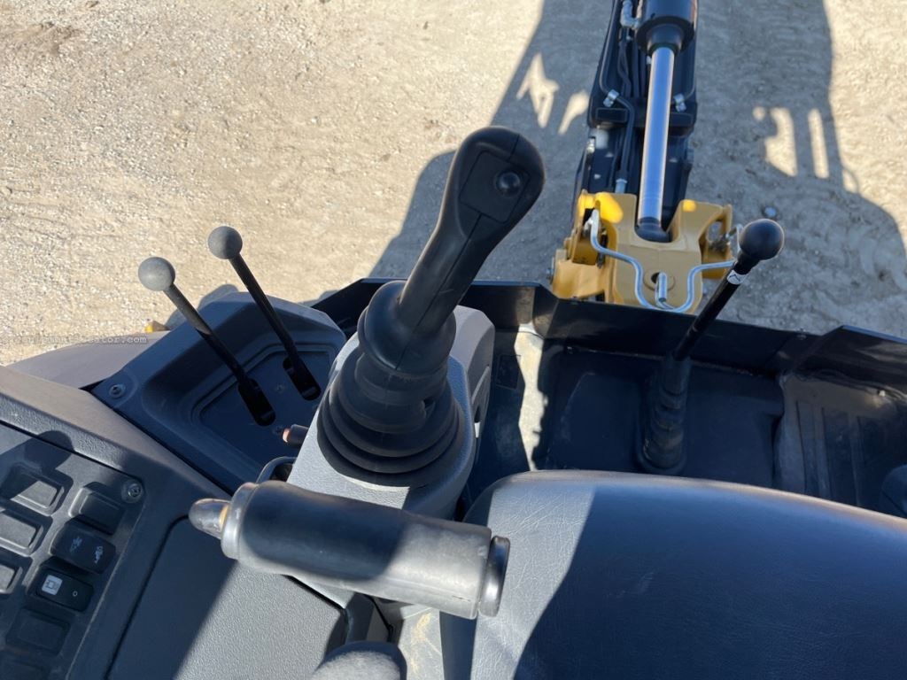 2023 John Deere 310L Image 41