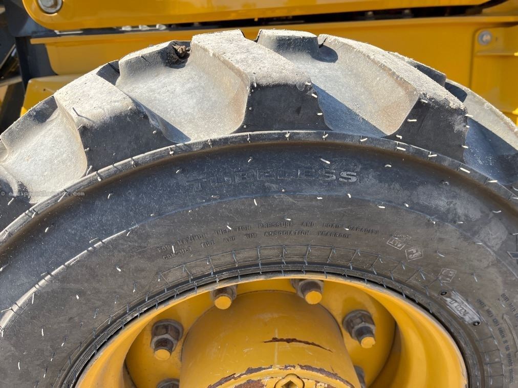 2023 John Deere 310L Image 27