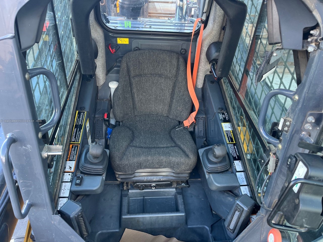 2019 John Deere 320G Image 5