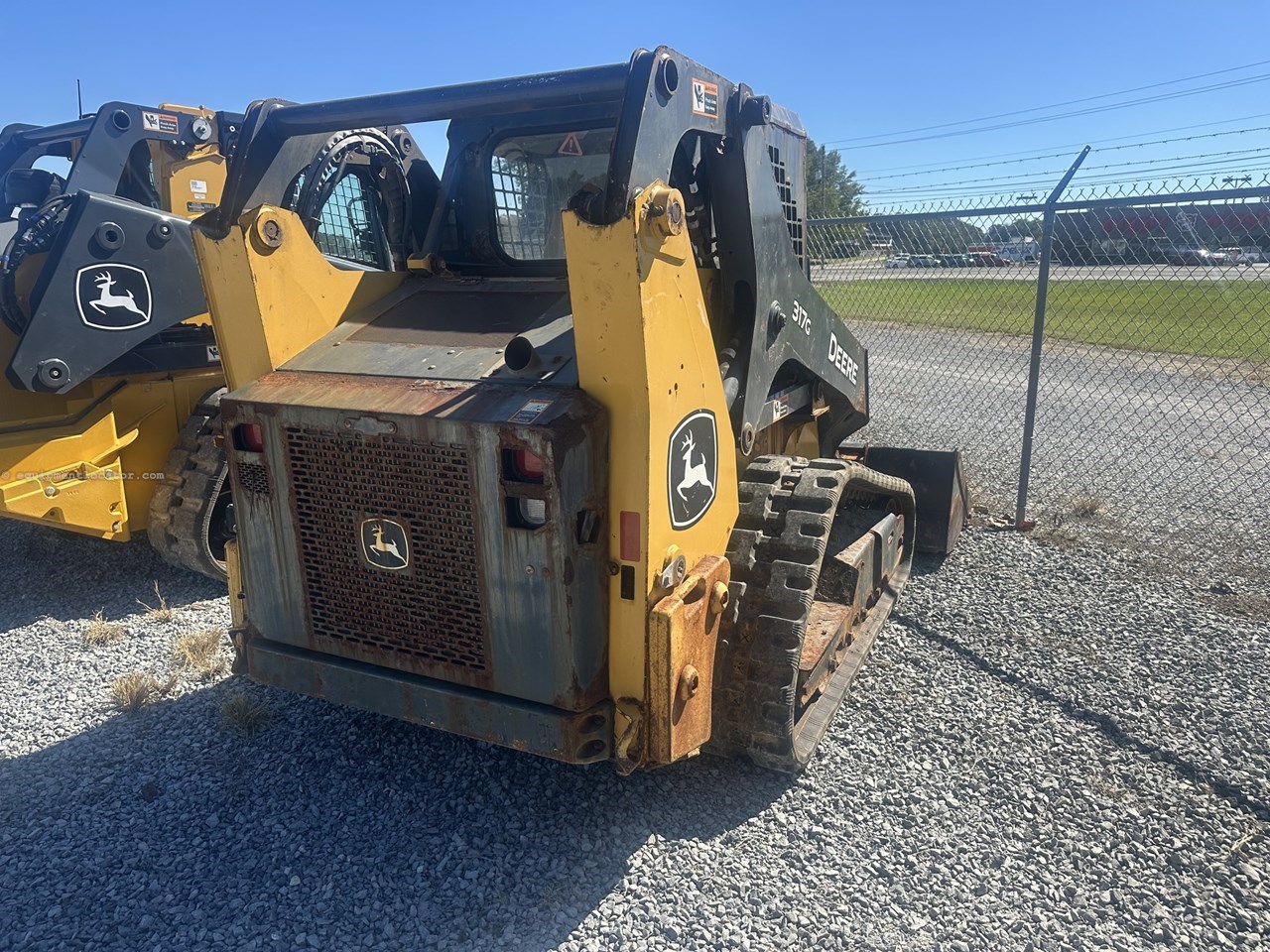 2022 John Deere 317G Image 4