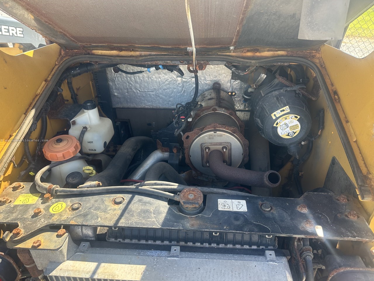 2022 John Deere 317G Image 6