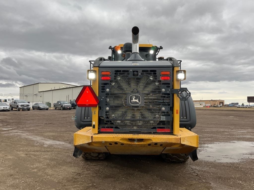 2023 John Deere 824P Image 4