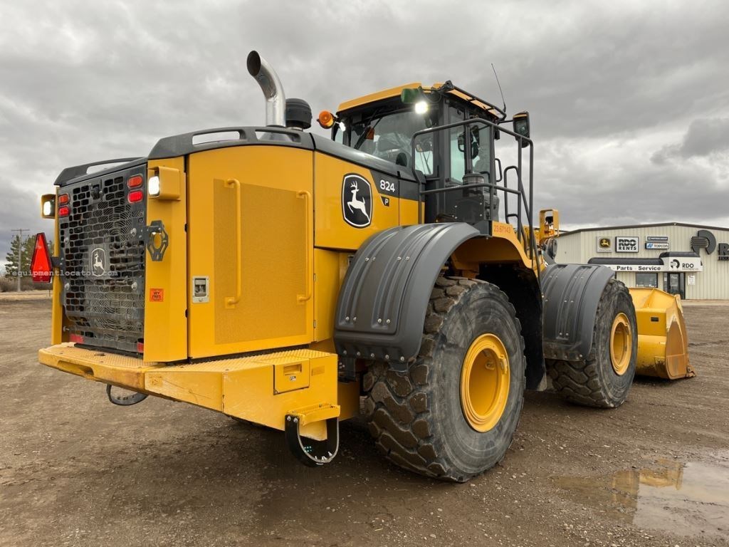 2023 John Deere 824P Image 5