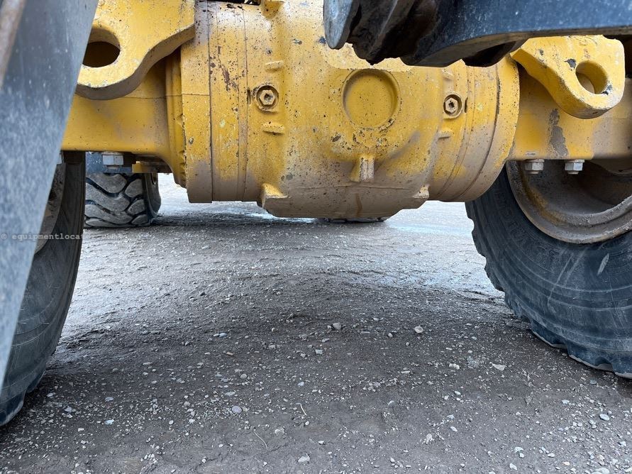 2023 John Deere 824P Image 14