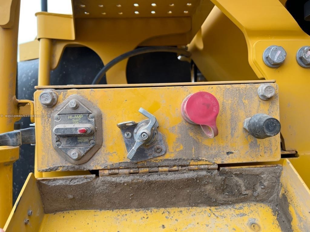 2023 John Deere 824P Image 15