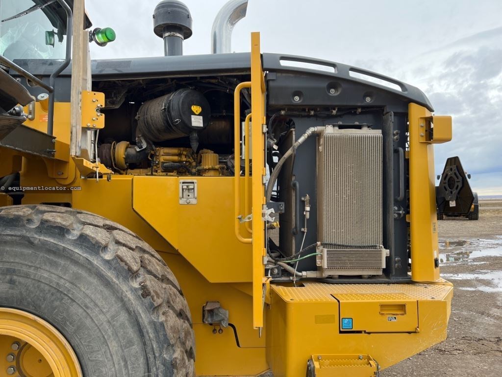 2023 John Deere 824P Image 18