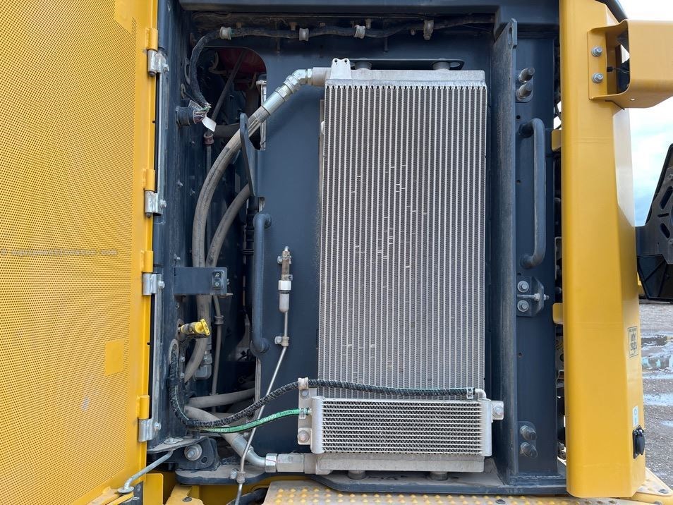 2023 John Deere 824P Image 20