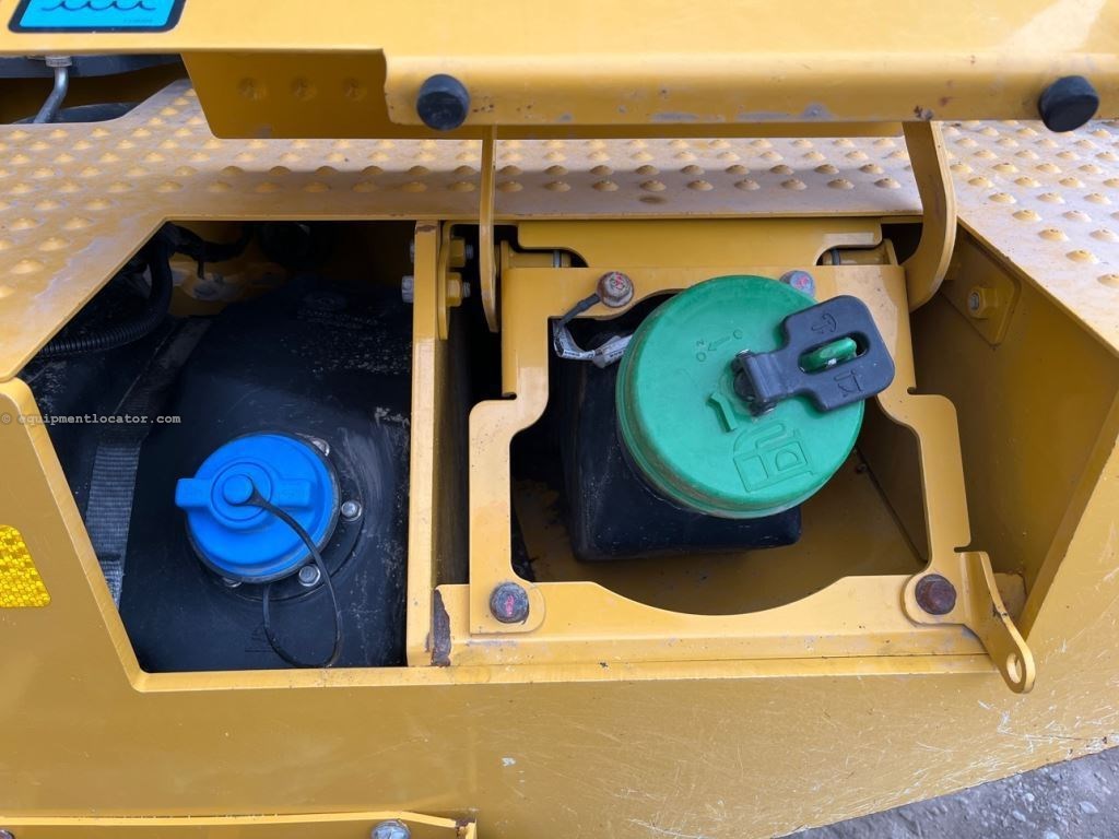 2023 John Deere 824P Image 21