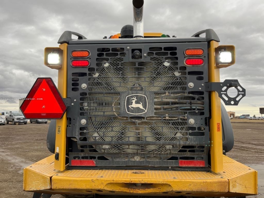 2023 John Deere 824P Image 22