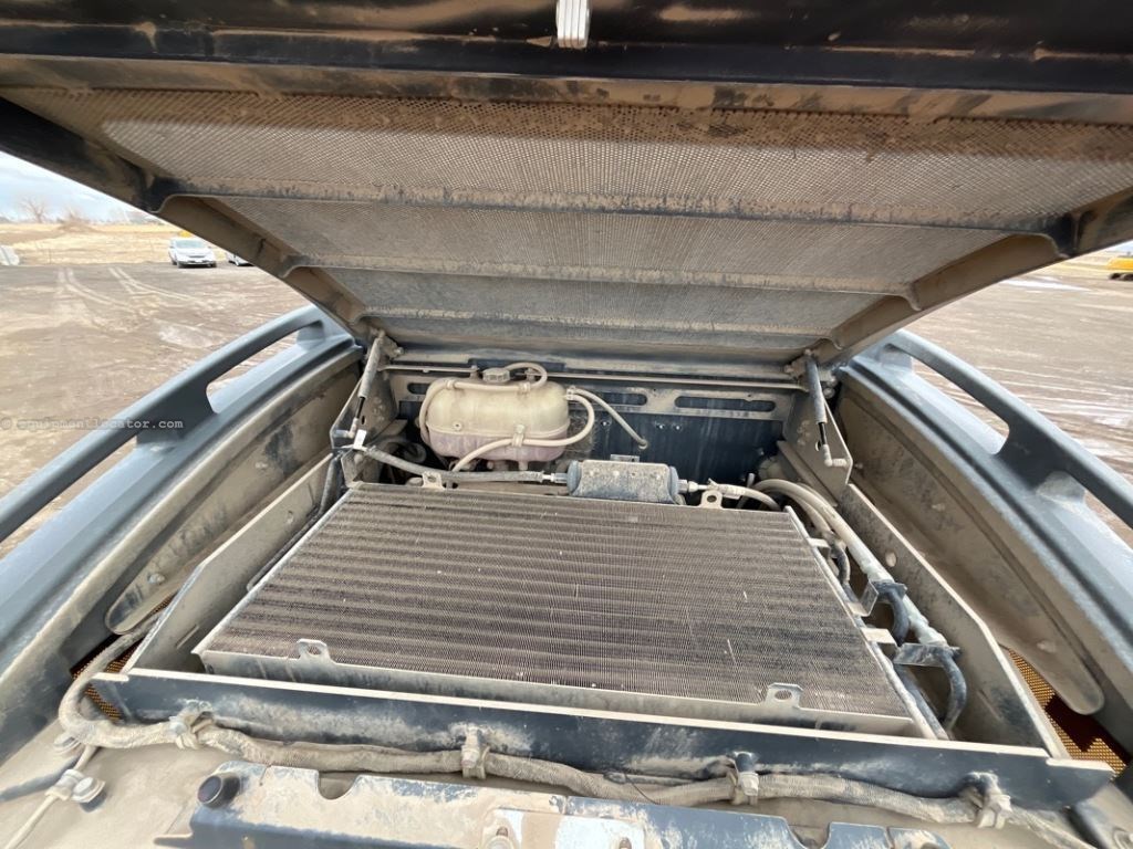 2023 John Deere 824P Image 23