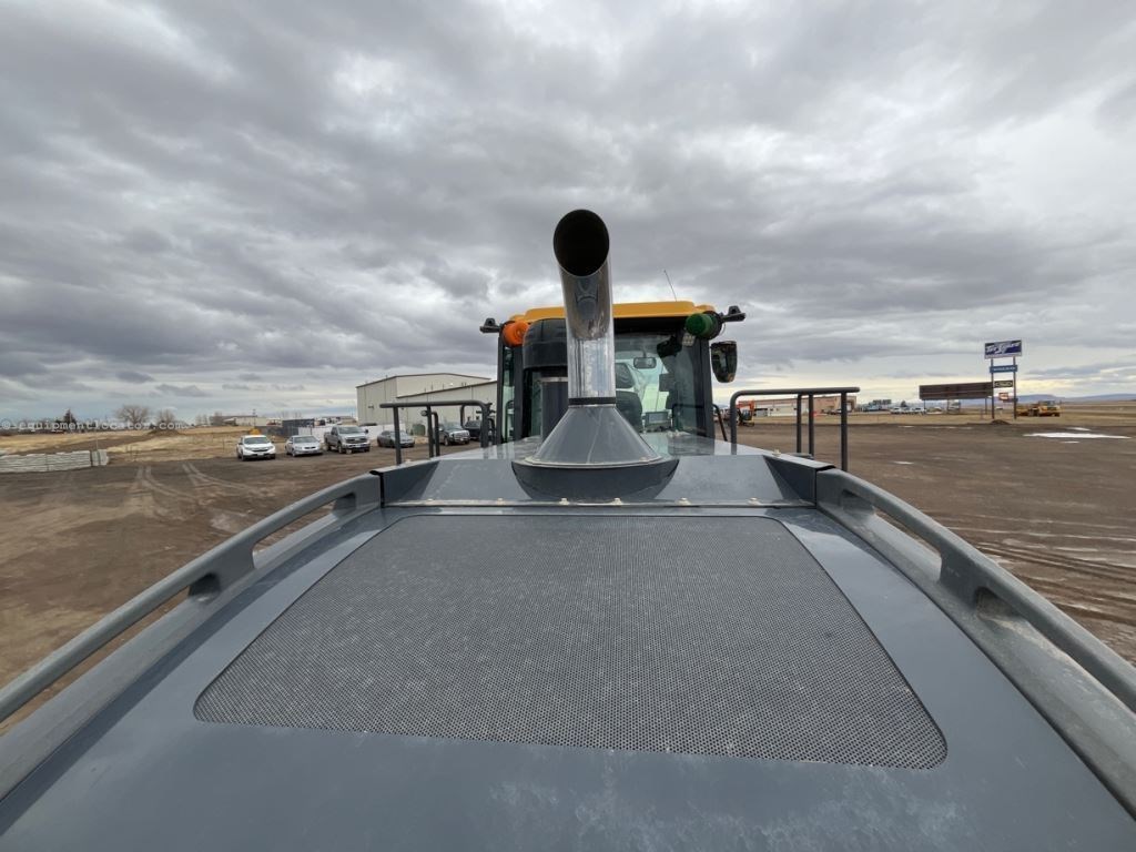 2023 John Deere 824P Image 24