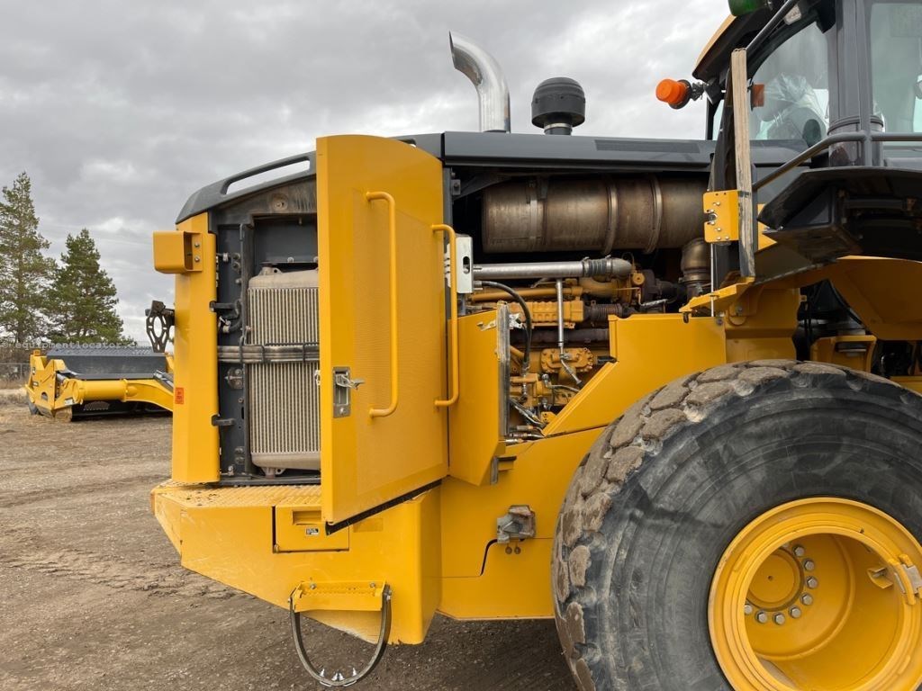 2023 John Deere 824P Image 27