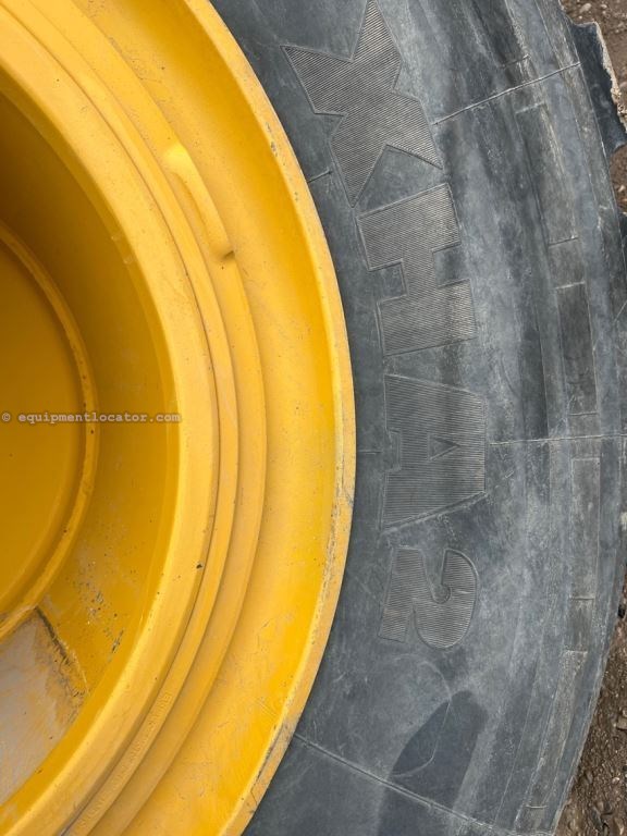 2023 John Deere 824P Image 34