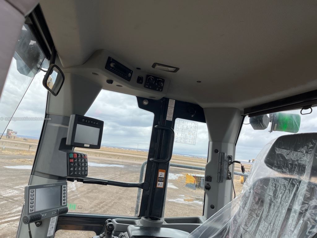 2023 John Deere 824P Image 39