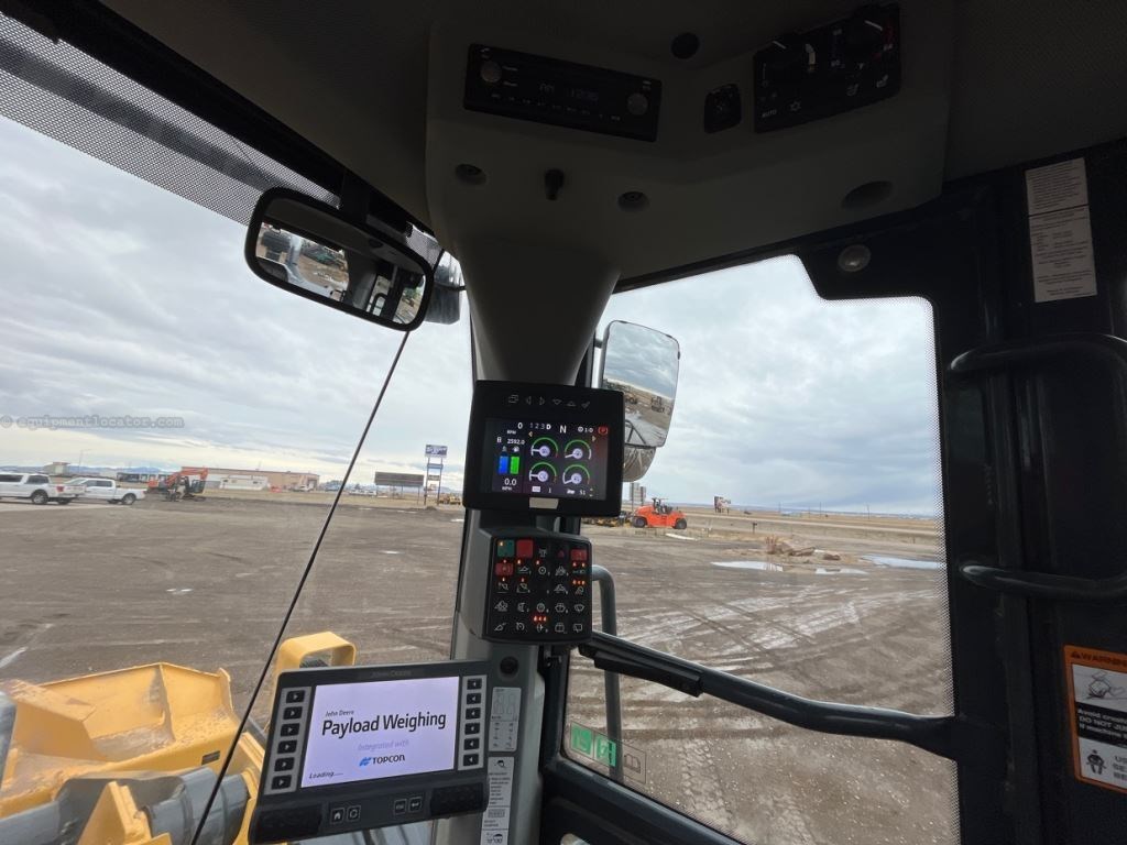 2023 John Deere 824P Image 45