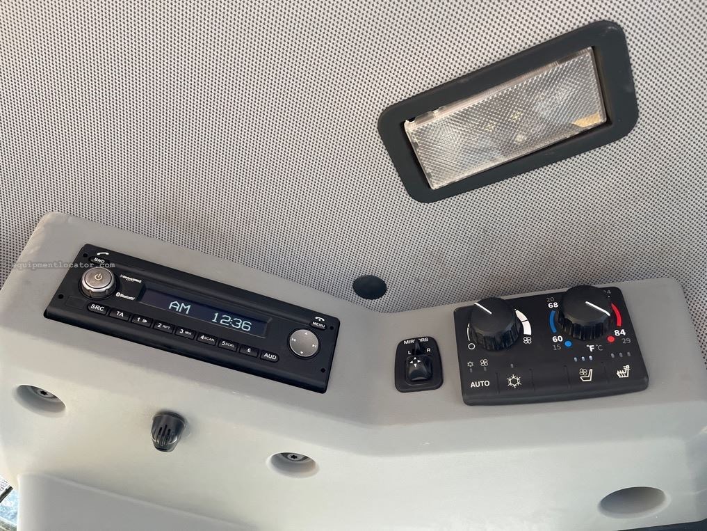 2023 John Deere 824P Image 47