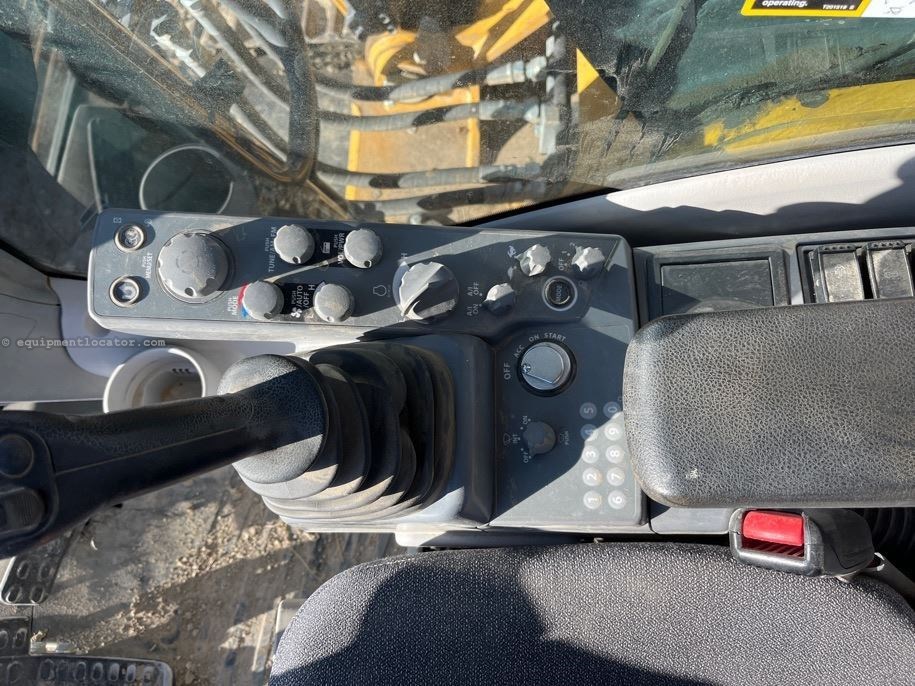 2022 John Deere 200G Image 36