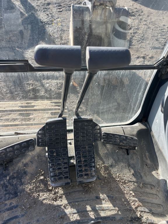 2022 John Deere 200G Image 40