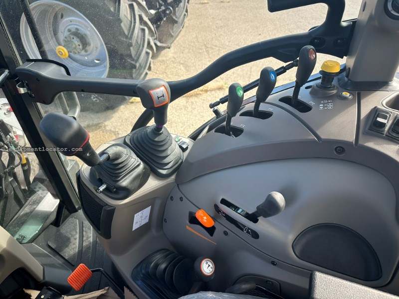 2025 Case IH Farmall 110C Image 16