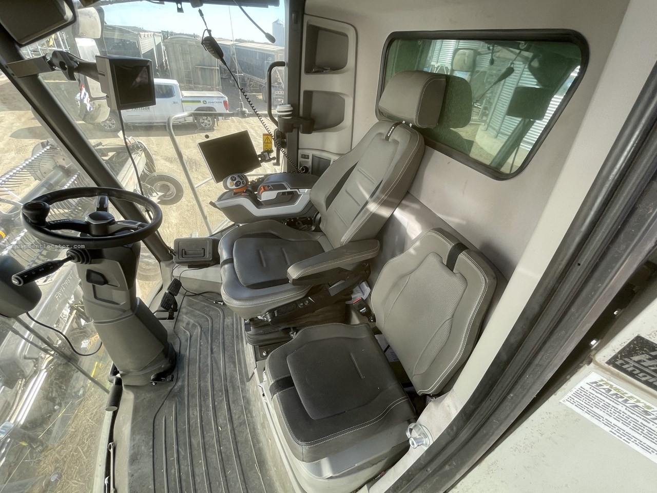 2023 CLAAS 8700 Image 7