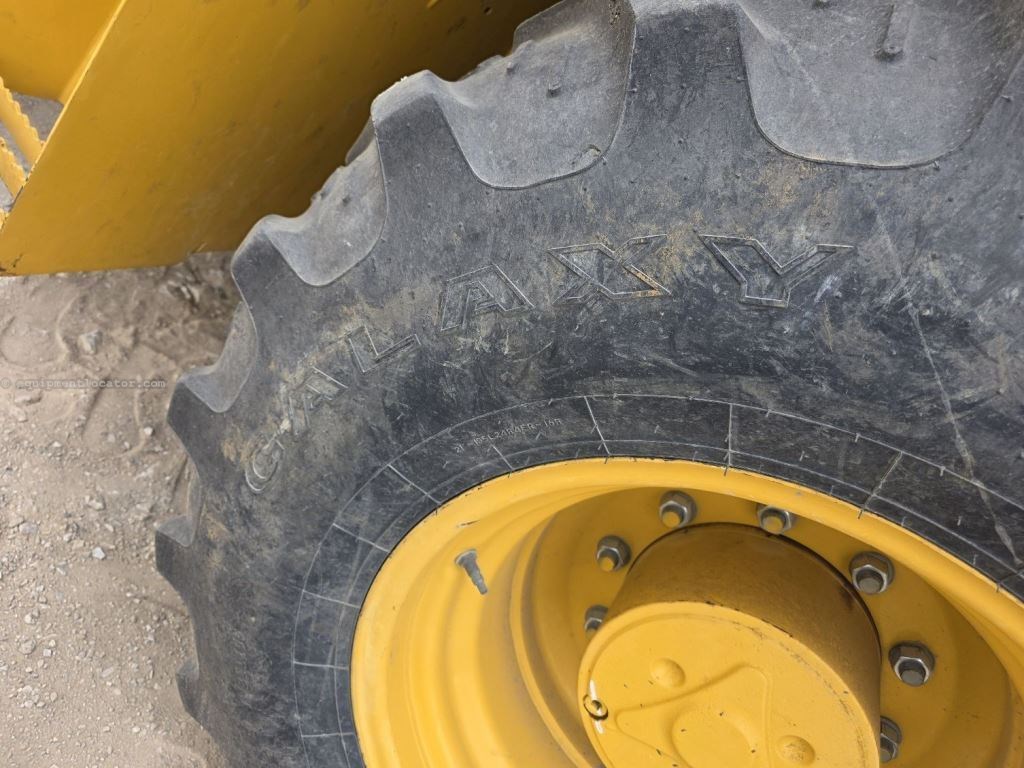 2021 John Deere 310L Image 33