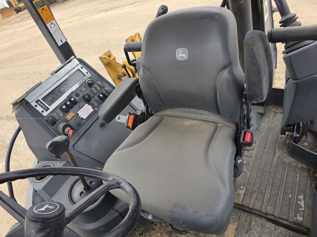 2021 John Deere 310L Image 36