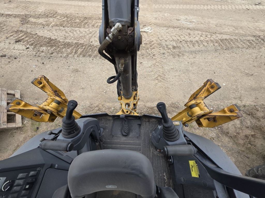 2021 John Deere 310L Image 44