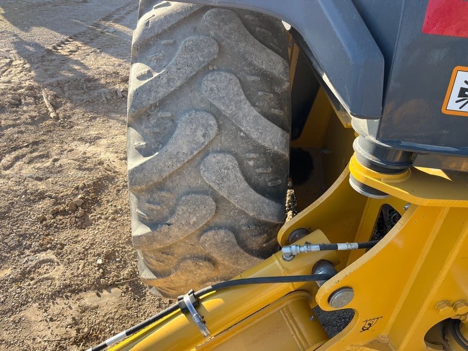2023 John Deere 310P Image 32