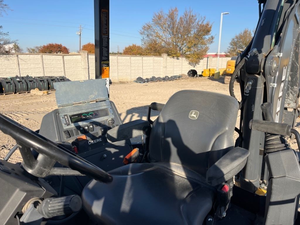 2023 John Deere 310P Image 33