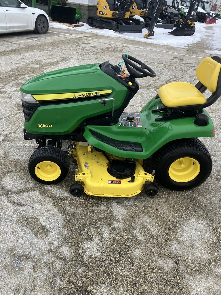 2016 John Deere X390 Image 2