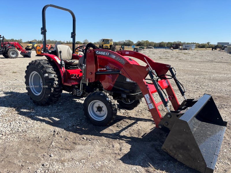 2025 Case IH FARMALL 35A Image 2