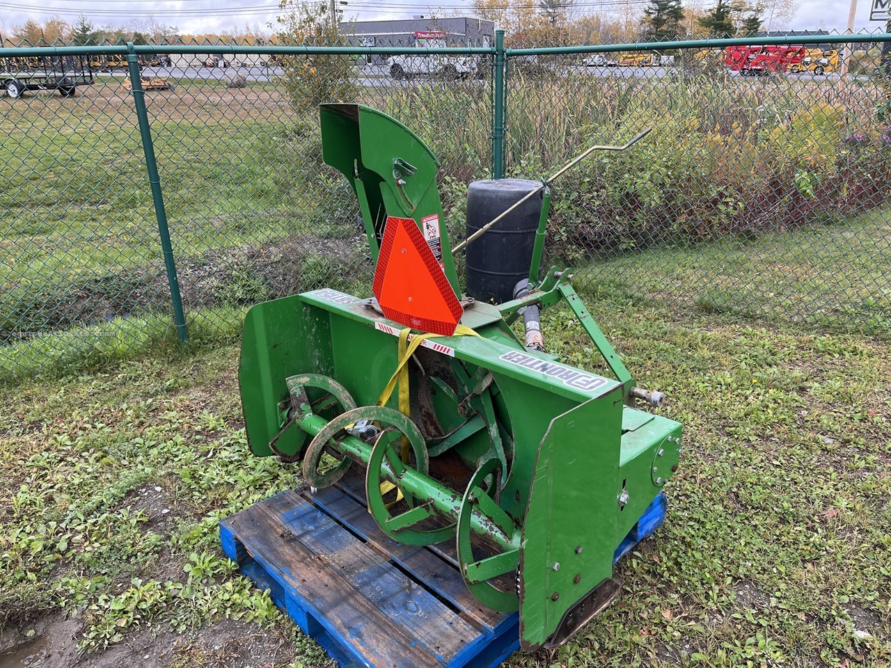 2017 John Deere 1025R Image 10