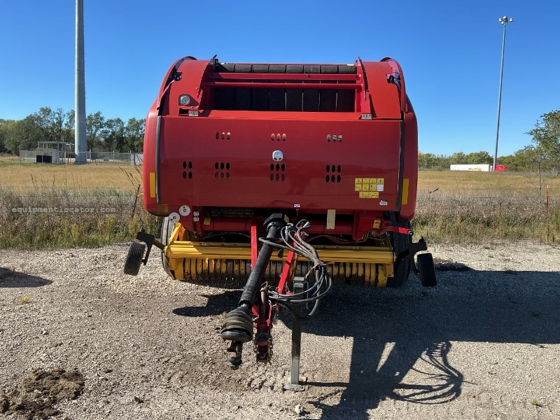 2016 New Holland RB560 Image 2