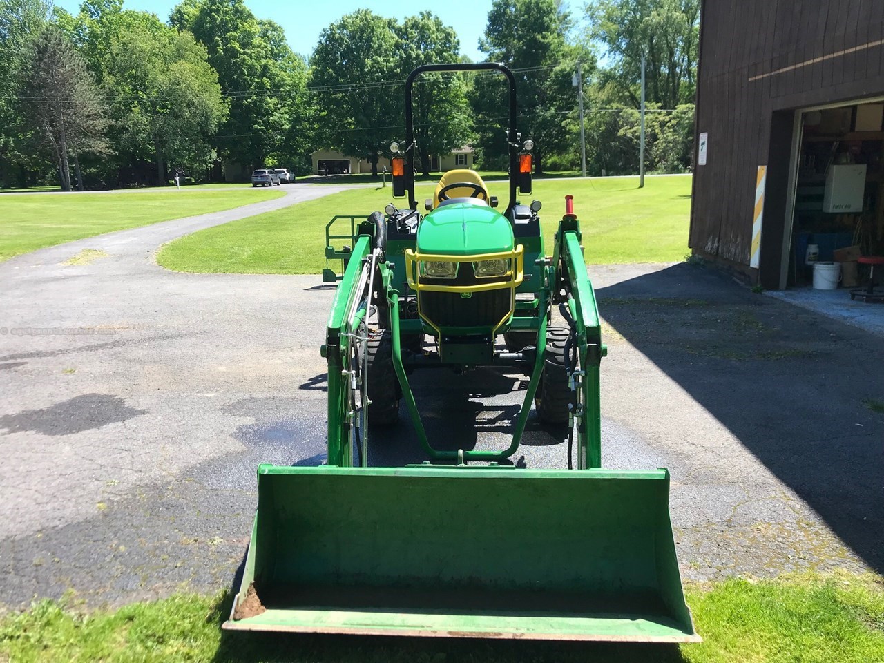 2018 John Deere 2038R Image 4