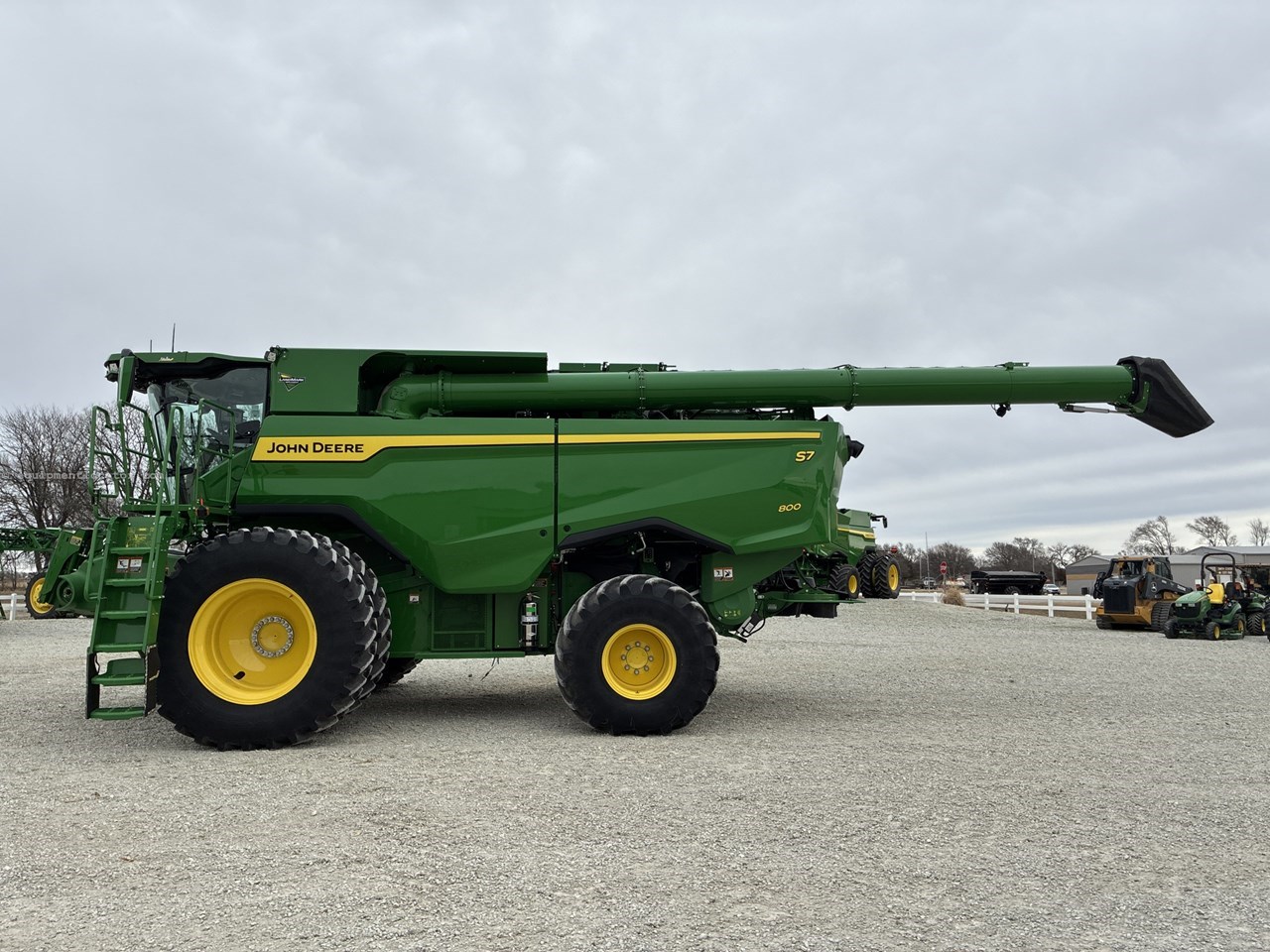 2025 John Deere S7 800 Image 2