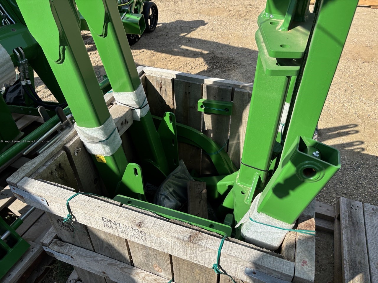 2024 John Deere 680R Image 10