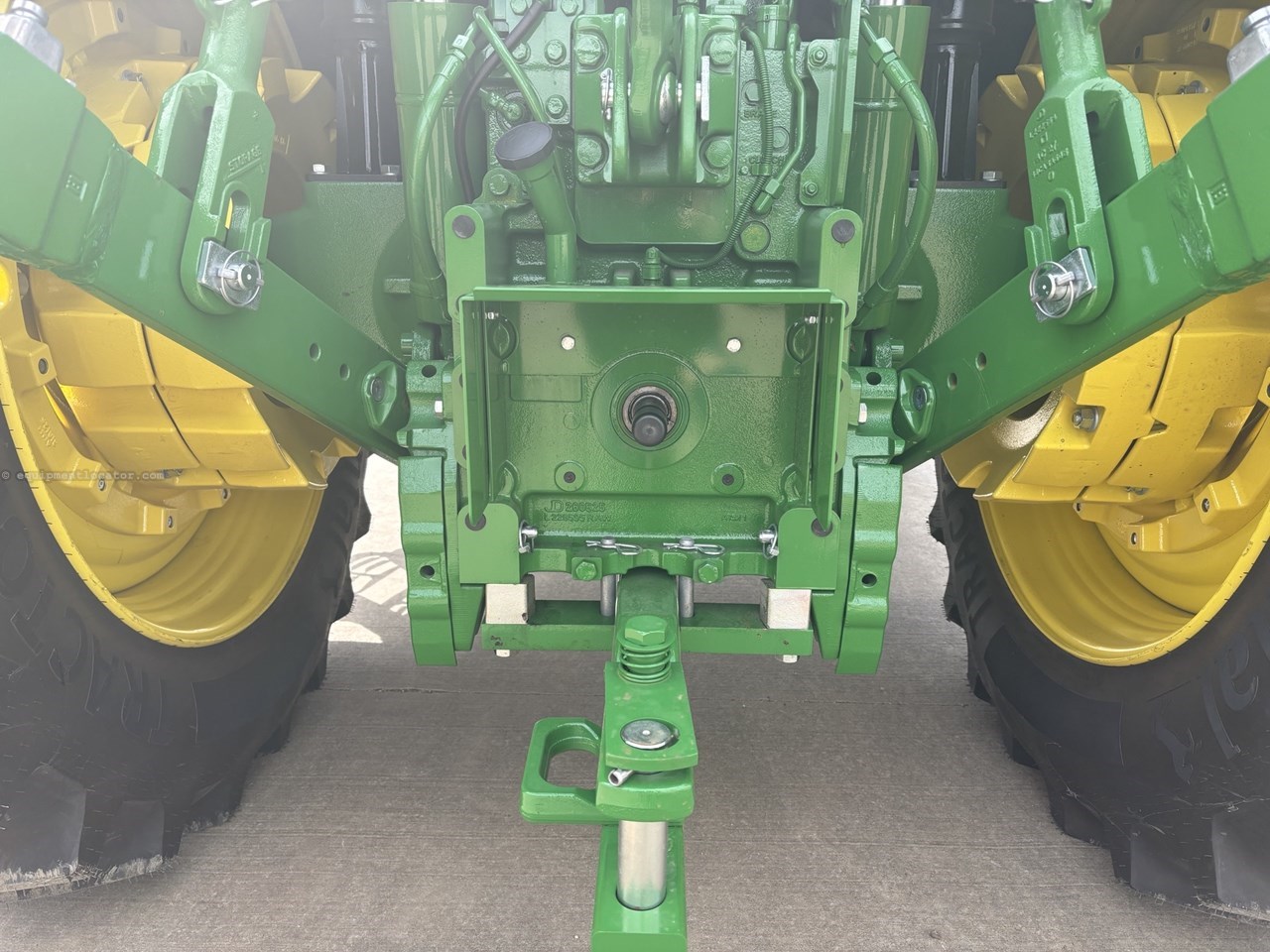 2025 John Deere 6R 215 Image 18