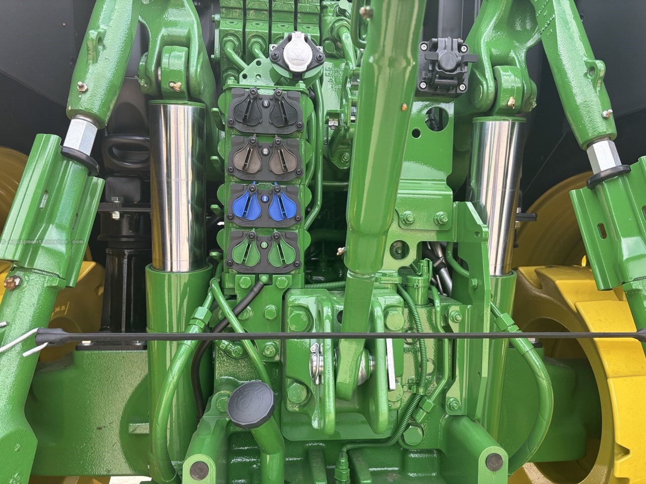 2025 John Deere 6R 215 Image 19