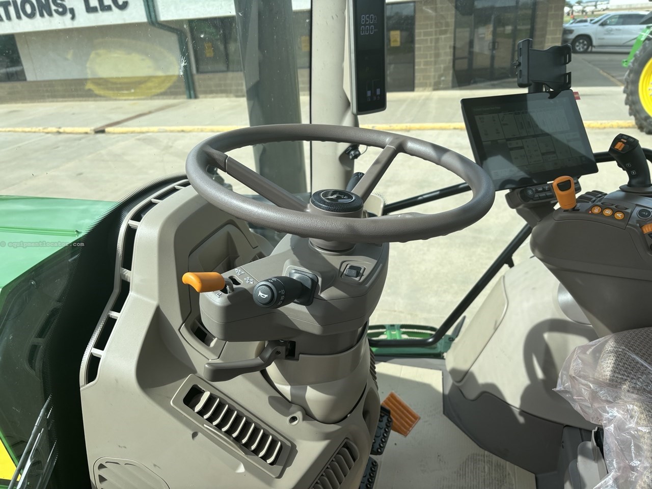 2025 John Deere 6R 215 Image 22